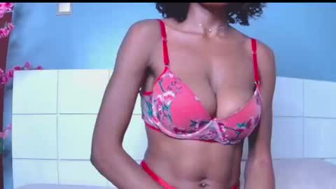 Snapshot of loraforreal chatting on February 14, 12:40 am Blackcat online show from February 14, 12:40 am