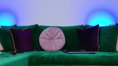 Miss online show from April 18, 7:07 pm