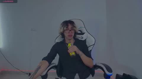 Snapshot of lord_moon_king chatting on September 12, 5:07 am lord_moon_king online show from September 12, 5:07 am