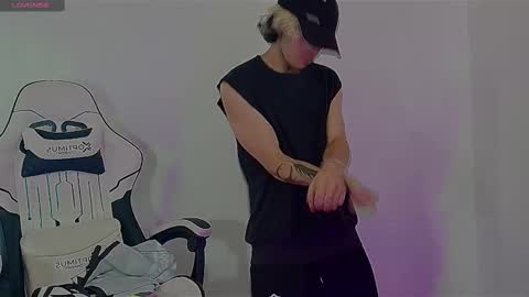 Snapshot of lord_moon_king chatting on September 16, 1:50 am lord_moon_king online show from September 16, 1:50 am