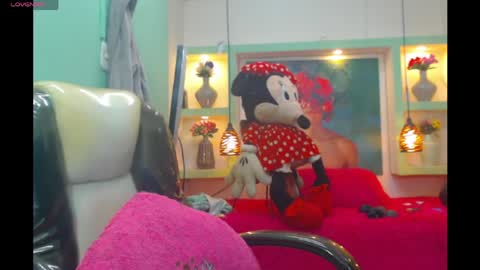 Snapshot of lorenapinto_ chatting on April 24, 6:21 pm lore online show from April 24, 6:21 pm