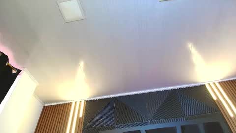  L O R E N Z O  Thumbs Up help  online show from February 12, 5:30 pm