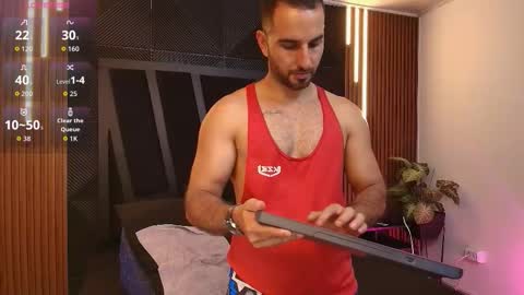  L O R E N Z O  Thumbs Up help  online show from February 20, 7:03 pm