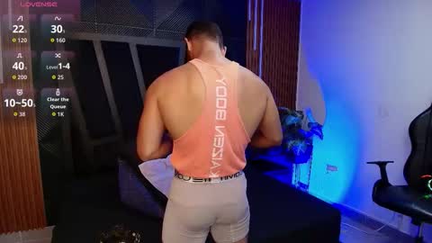  L O R E N Z O  Thumbs Up help  online show from March 7, 5:54 pm