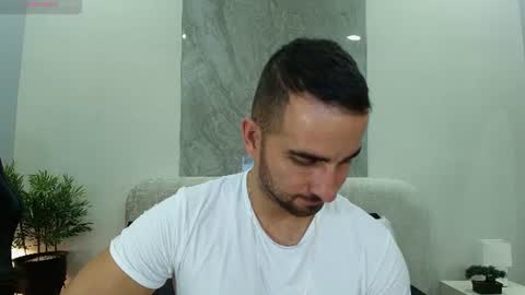 Snapshot of lorenzo_walker_ chatting on July 7, 6:12 pm L O R E N Z O Thumbs Up help online show from July 7, 6:12 pm