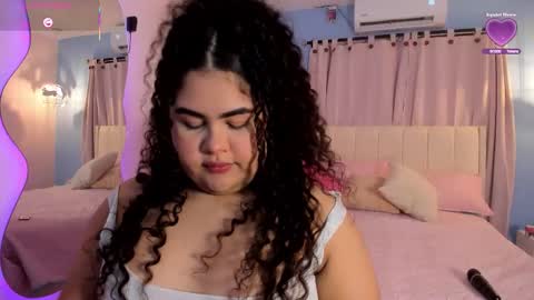 Snapshot of lou_22_ chatting on February 8, 1:58 pm Lou online show from February 8, 1:58 pm