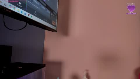 Snapshot of lou_22_ chatting on February 9, 12:31 pm Lou online show from February 9, 12:31 pm