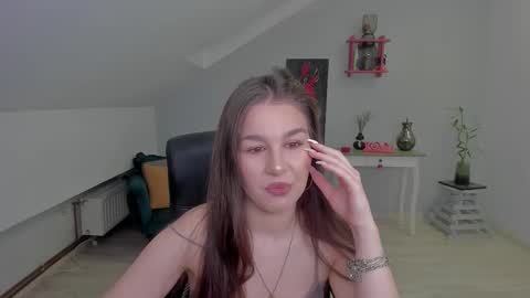 louannahart online show from February 23, 4:32 am