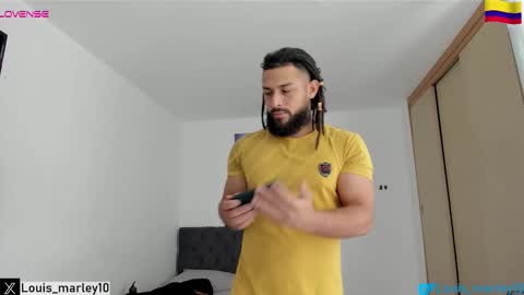 louis_marley_ online show from March 1, 5:26 pm