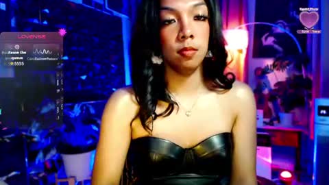 Snapshot of louisassy chatting on June 20, 3:42 am Louisa online show from June 20, 3:42 am