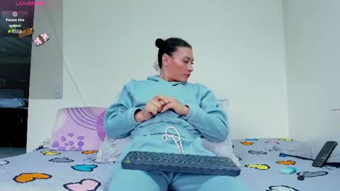 Mi lu online show from June 19, 1:26 pm