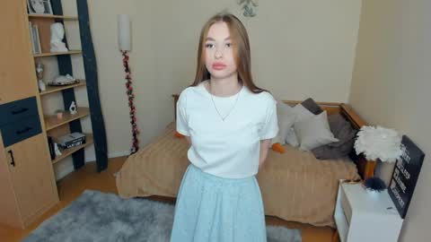 Snapshot of lourabloss chatting on April 8, 7:30 am Aurora online show from April 8, 7:30 am