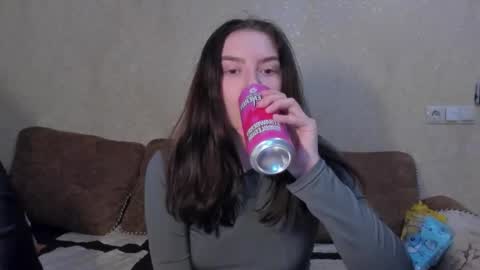 Snapshot of love_lina_muuur chatting on February 15, 1:31 pm LINA online show from February 15, 1:31 pm