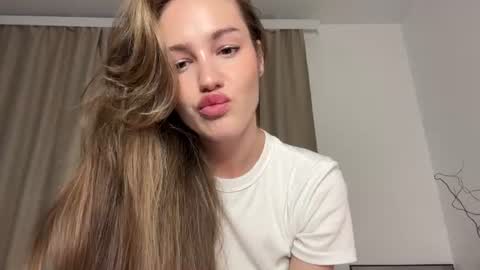 Sofi   online show from July 23, 9:35 pm