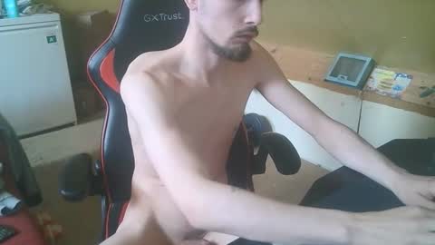 Snapshot of lovechicks000 chatting on April 5, 2:25 pm lovechicks000 online show from April 5, 2:25 pm