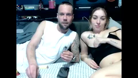 Snapshot of lovecoupleqc chatting on February 21, 8:48 am lovecoupleqc online show from February 21, 8:48 am