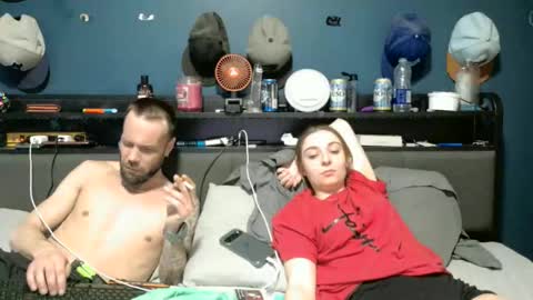 Snapshot of lovecoupleqc chatting on March 8, 9:51 pm lovecoupleqc online show from March 8, 9:51 pm