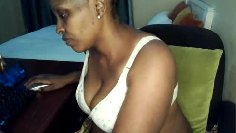 loveedee4 online show from May 20, 5:57 am