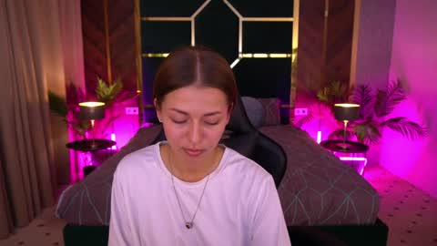 loveedove online show from April 2, 1:20 pm