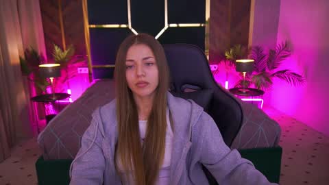 loveedove online show from April 8, 6:35 am