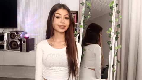 Snapshot of lovekellan chatting on February 20, 11:22 am Flora online show from February 20, 11:22 am