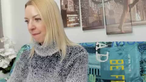 lovely__audrey online show from February 24, 8:34 am
