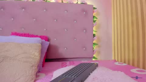 Snapshot of lovely__kiss__ chatting on June 8, 6:19 pm Kissy online show from June 8, 6:19 pm