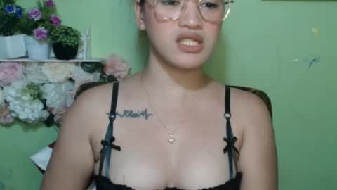 hearty2 Hey guys  Im Jess  online show from March 8, 3:54 am