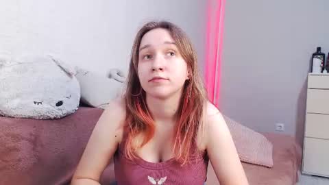 Snapshot of lovely_hayley chatting on June 8, 9:48 pm Lovely Hayley online show from June 8, 9:48 pm