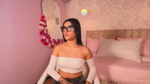 lovely_julls online show from February 11, 5:18 pm