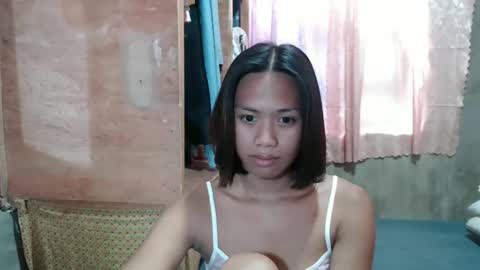 lovely_yvoneslutty online show from January 13, 2:50 am