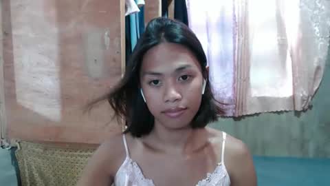 lovely_yvoneslutty online show from January 15, 6:40 am