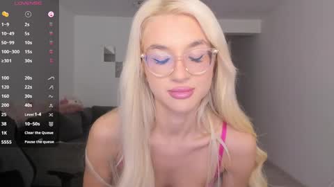 lovelybianca_ online show from April 7, 8:31 pm