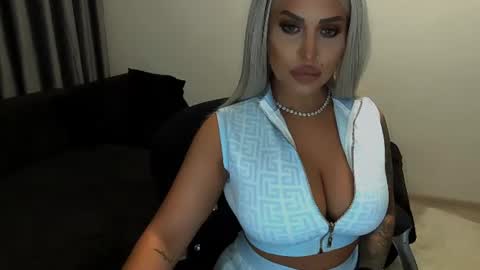 Snapshot of lovelyblondyxxx chatting on July 20, 10:01 pm PrAllinXXXa online show from July 20, 10:01 pm