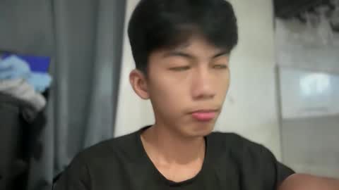 lovelyboy_jm online show from May 2, 9:42 pm