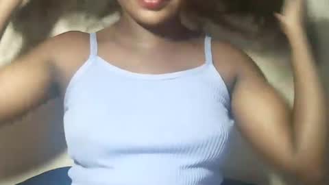 lovelylarra online show from April 2, 6:49 pm