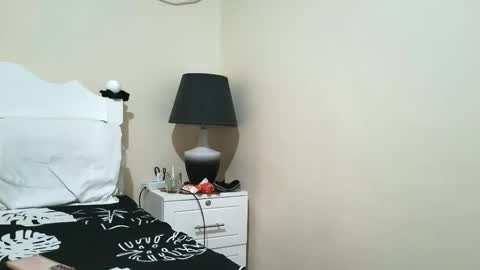 Snapshot of lovelyquey chatting on June 4, 9:54 pm Angelquey online show from June 4, 9:54 pm