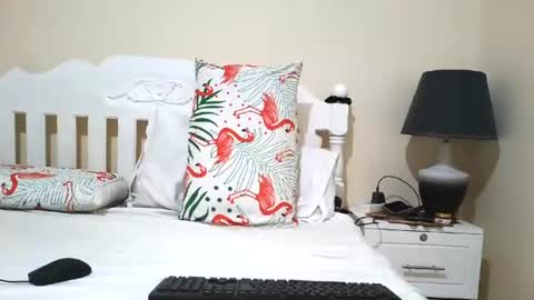 Snapshot of lovelyquey chatting on July 13, 9:39 pm Angelquey online show from July 13, 9:39 pm