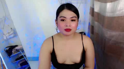 Snapshot of lovelyrhean chatting on April 24, 8:39 am Rhean online show from April 24, 8:39 am