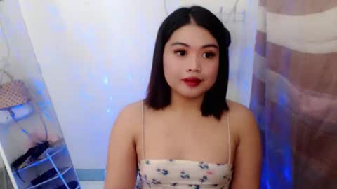 Snapshot of lovelyrhean chatting on April 28, 11:15 am Rhean online show from April 28, 11:15 am