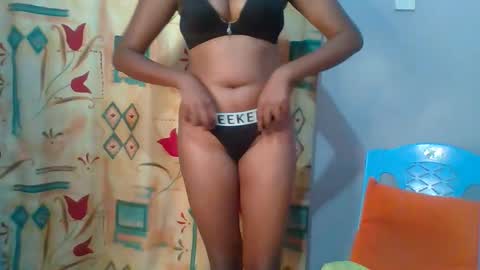 Snapshot of lovelyy_dreams chatting on February 28, 5:03 pm Hanna online show from February 28, 5:03 pm