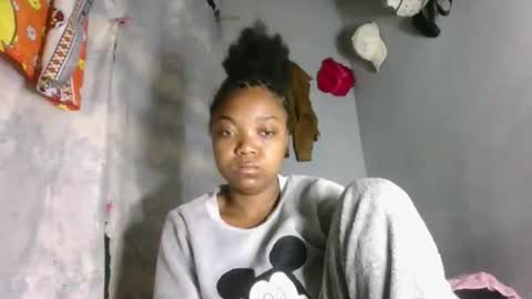 lovemarie08 online show from April 13, 12:49 am