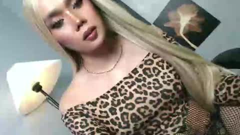 lovers moon22 online show from April 19, 6:10 pm