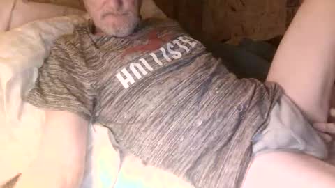 Snapshot of lovesex6565 chatting on December 4, 11:52 am just here to have fun and cum online show from December 4, 11:52 am