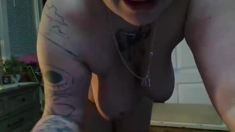 Snapshot of lovetubes101 chatting on November 6, 4:24 am lovetubes101 online show from November 6, 4:24 am