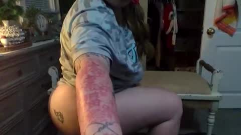 Snapshot of lovetubes101 chatting on December 3, 2:52 am lovetubes101 online show from December 3, 2:52 am