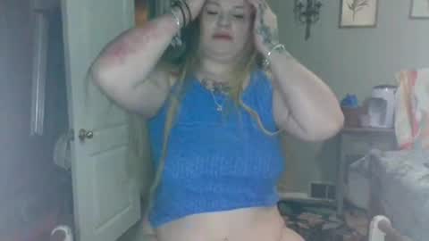 Snapshot of lovetubes101 chatting on February 17, 6:43 am lovetubes101 online show from February 17, 6:43 am