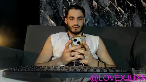 lovexjuxn77 online show from March 28, 9:47 pm