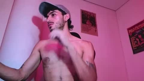 Snapshot of luan_goon chatting on December 15, 10:47 pm online show from December 15, 10:47 pm