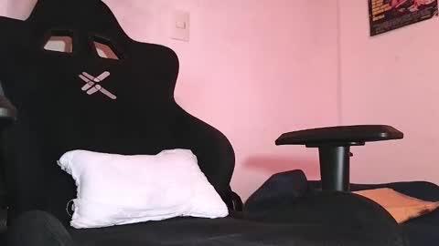 Snapshot of luan_goon chatting on December 22, 2:36 pm online show from December 22, 2:36 pm